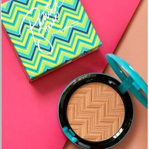 Patrick Starr x Mac Hot and Heavy Face Powder